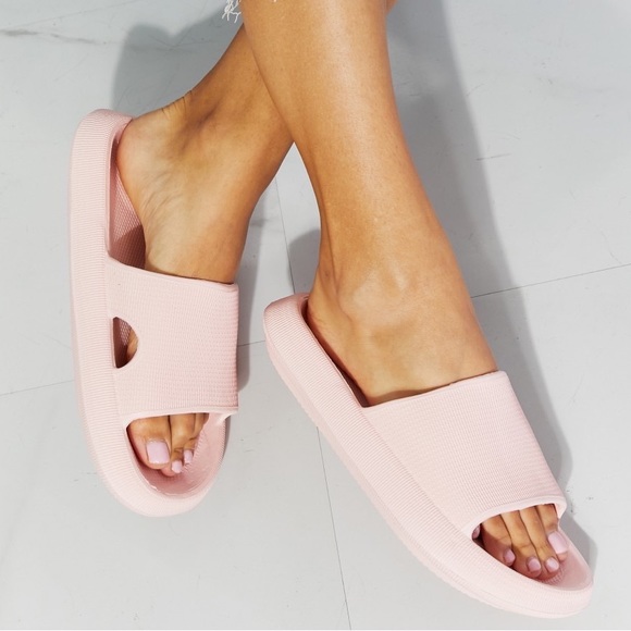 Shoes - Casual Chic Pink Print Slides